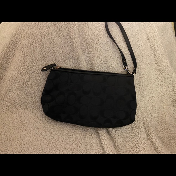 Coach wristlet - Picture 2 of 5